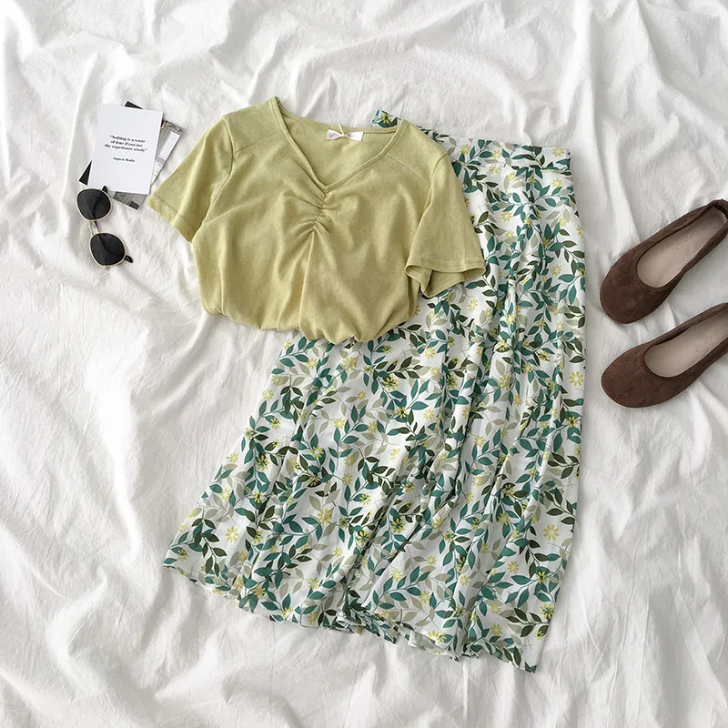 

Vintage Casual Skirt Set Women Summer Knitting Green T-shirt + Flower Pleated Maxi Skirt Beach Sexy Summer Outfit Two Pieces Set