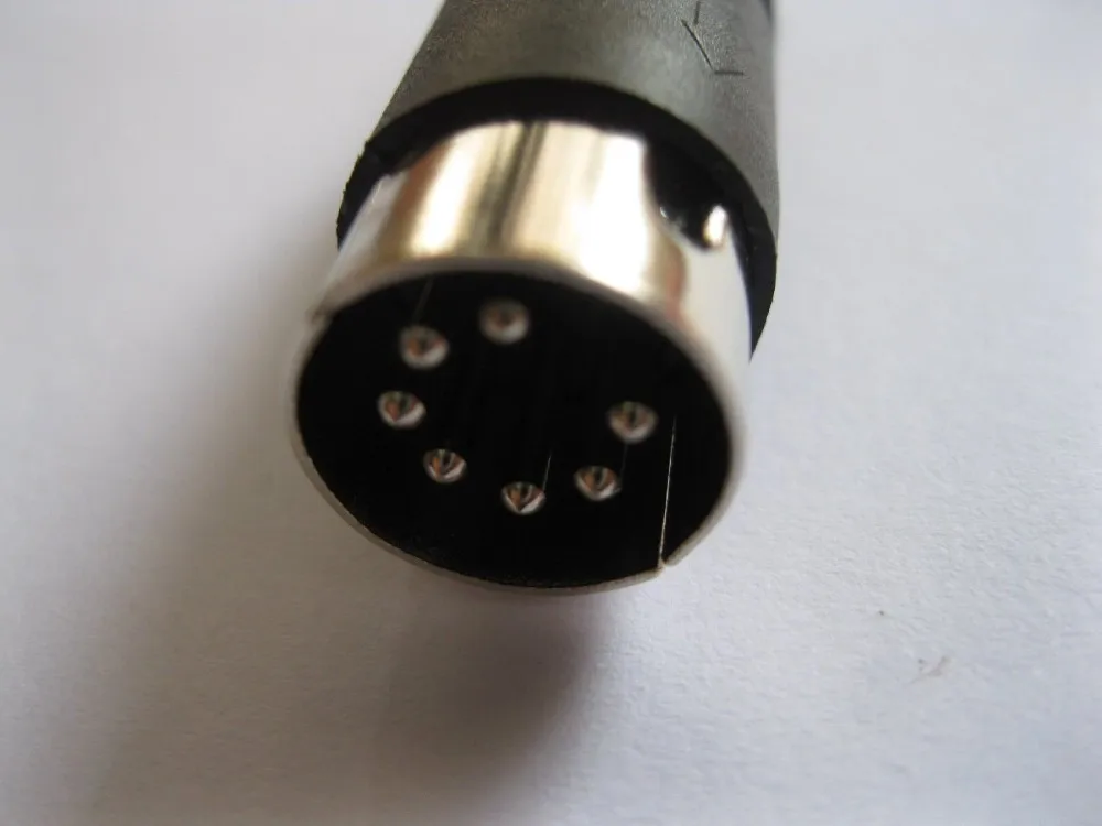 Conector do cabo de áudio soldado macho