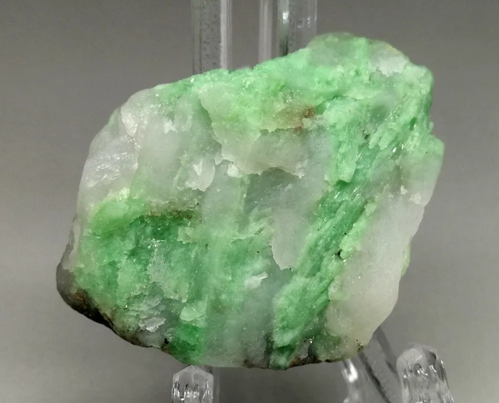 

19g Natural Emerald Green mineral crystal specimen gem grade quartz teaching specimens stone collection from China