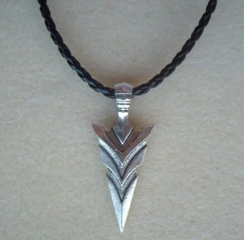 

1PCS Fashion Vintage Large Arrow Tribal Arrowhead Spear Arrow Symbol Pendant Necklaces- Ethnic Boho Hippy Jewelry Gifts