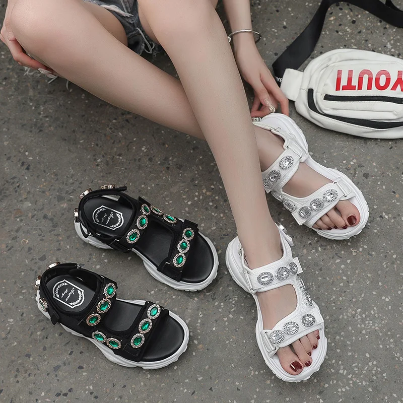 Открытый носок пляжные женские туфли, удобные Босоножки на танкетке женская обувь на открытом воздухе Sandalen; обувь на платформе с украшением в виде кристаллов Женская летняя обувь; Новинка