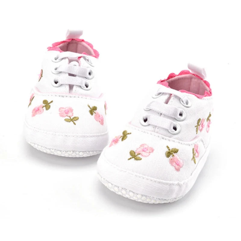 Обувь для маленьких девочек; белая кружевная мягкая обувь с цветочной вышивкой; Милая прогулочная обувь для малышей