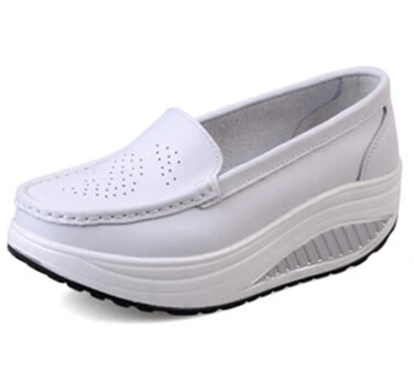 Женская обувь; коллекция года; летние дышащие туфли из натуральной кожи с вырезами; белые туфли для медсестры; увеличивающие рост женские мокасины - Цвет: Белый