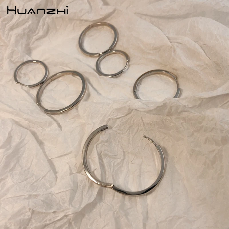 

HUANZHI 2019 New Design Korean Minimalist Retro Gold Plating Silver Needle Metal Round Circle Earrings for Women Party Gift