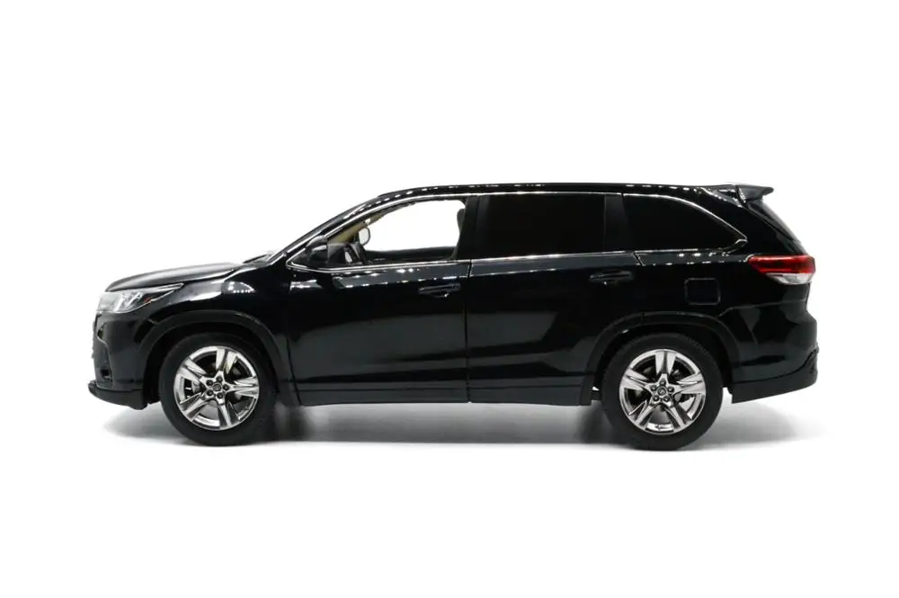 Модель Paudi 1/18 1:18 Масштаб Toyota Highlander черный литой модельный автомобиль игрушка, модель автомобиля двери открытые