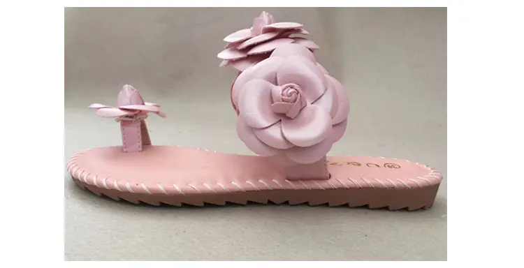 Летние модные мягкие женские сандалии на плоской подошве; Милые Вьетнамки с цветком камелии; красивые тапочки с пальцами для отдыха; женская пляжная обувь