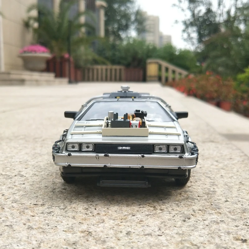 Машинка для литья под давлением Welly Back To Future недорогая детская машинка 1:24 1 2 3 раз