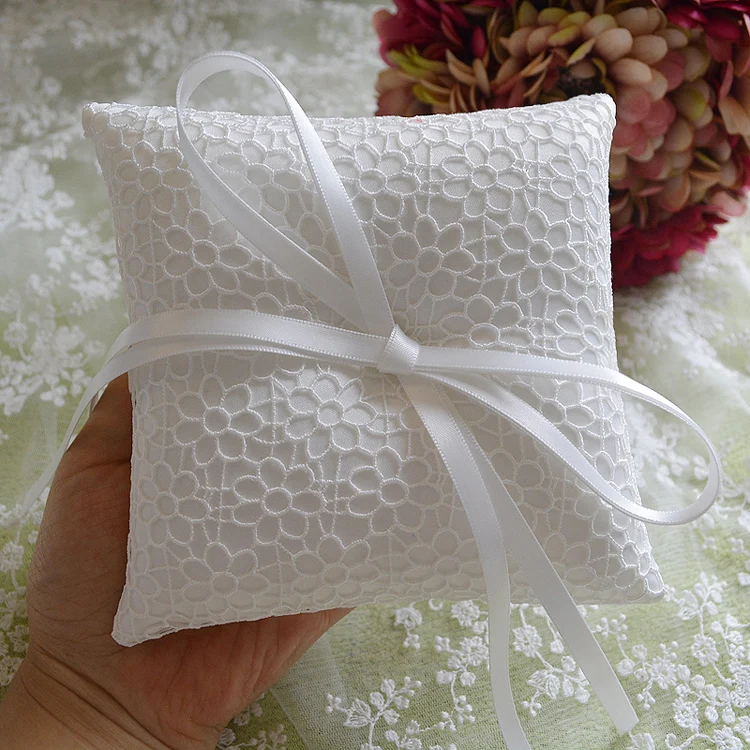 

Water Soluble Lace Hollow Flowers Wedding Ring Church Wedding Bride Ring Holder Vintage Exquisite Design 13CM