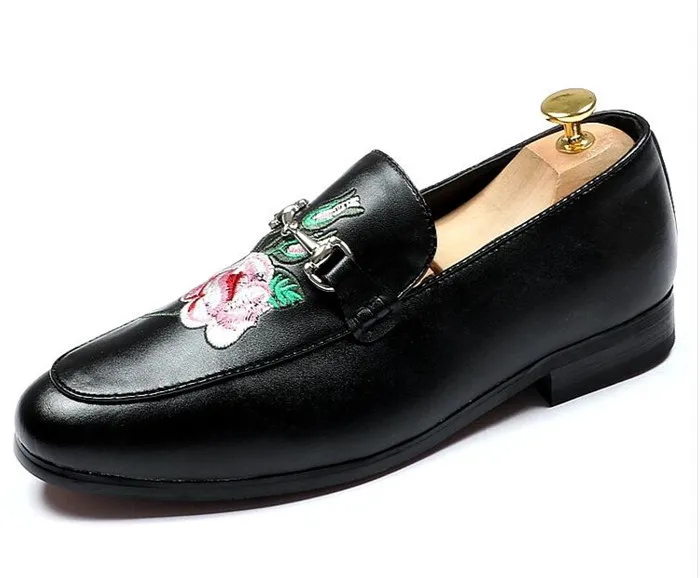 Мужская мода круглый носок маленькие кожаные туфли без застежки Летняя обувь без застежки вышитый цветок трендовые мужские туфли увеличивающие рост обувь - Цвет: Черный
