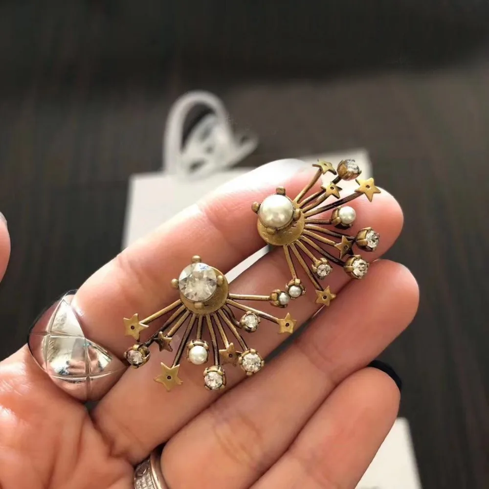 

New starry pearls retro old five-pointed star rhinestone earrings earrings female asymmetric silver needles earrings