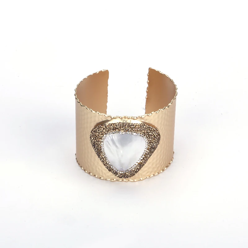 

Classic Big Natural Shell Charm Pave Golden Rhinestone Retro Matte Gold Color Hammered Bangle Wrap Wide Open Bangle Cuff Women