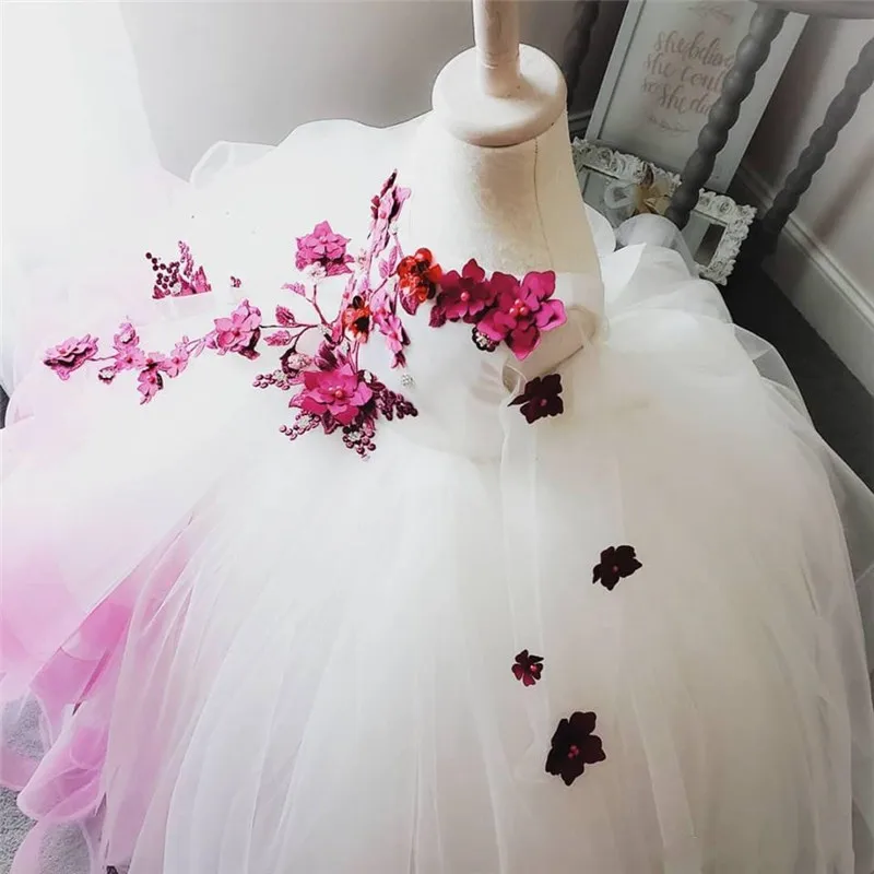 

Stunning Lace Pearls Puffy Tulle Flower Girl Dresses Hand Made Flowers Little Girl Dresses for Wedding Party Pageant Gowns