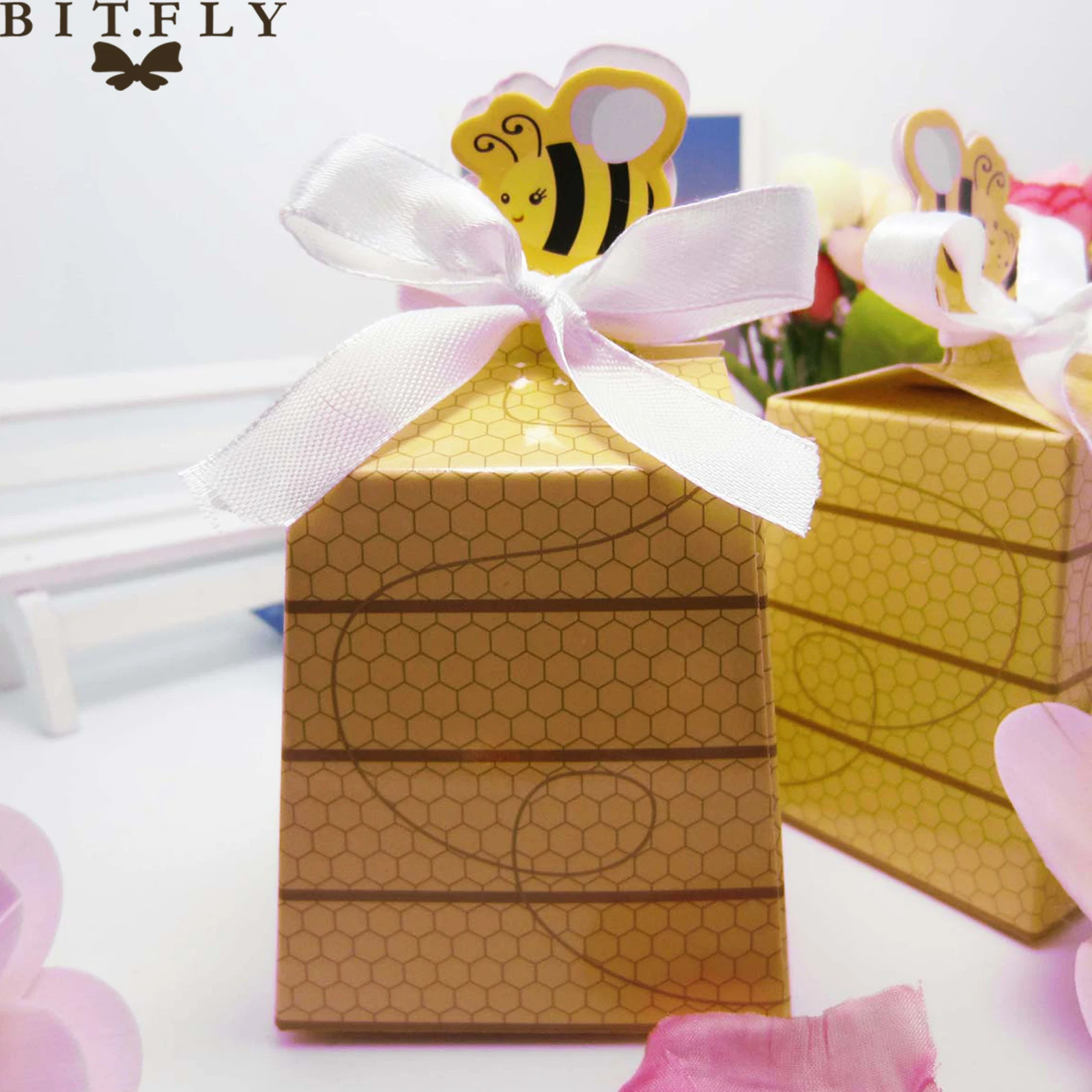 

10pcs Cartoon Cute Paper Honey Bee Candy Box Chocolate Gift Box with Ribbon For Baby Shower Wedding Festival Party Decoration