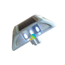 IP68 низкая цена квадратный полюс на солнечных батареях тротуар маркер алюминиевые солнцезащитные очки "кошачий глаз" дорожная разметка