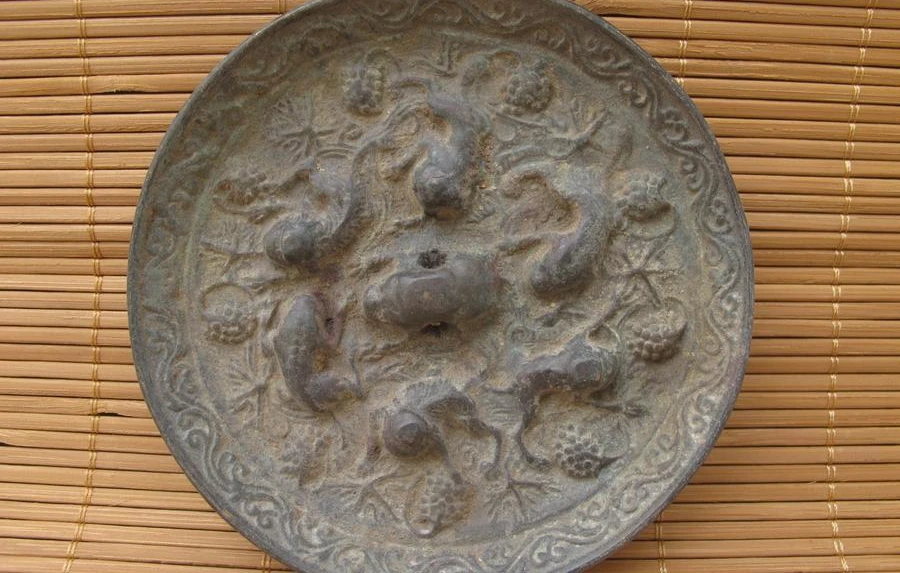 

87MM Chinese Folk Collect Bronze Dynasty Sea Dragon beast Round Shape Mirror