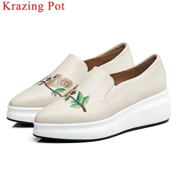 

Large size oriental flower embroidery cow leather slip on brand women vulcanized shoes thick bottom platform dating loafers L24