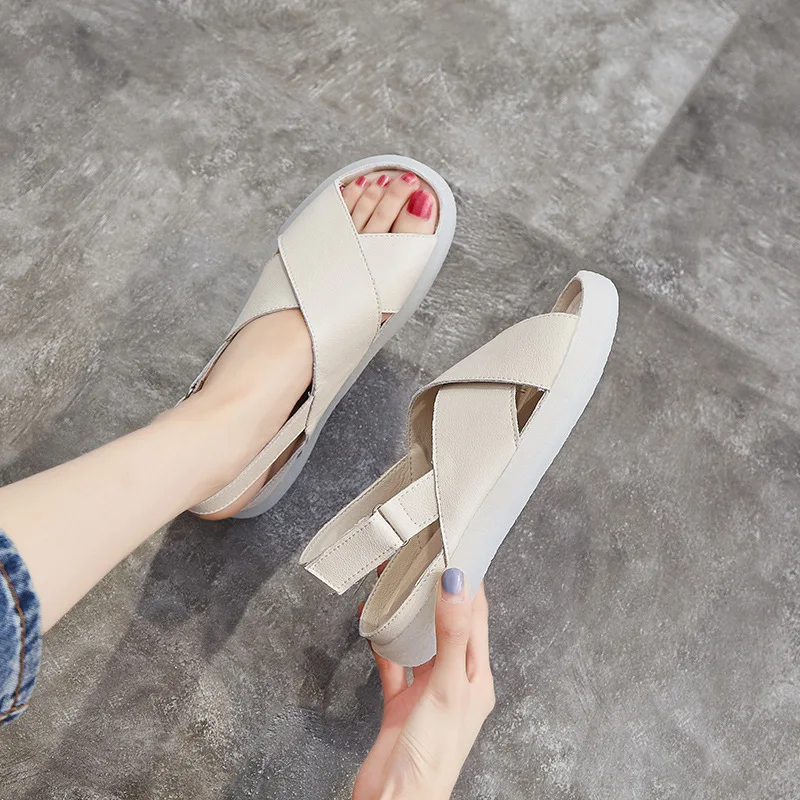

2019 summer new style simple and simple solid color flat shoes women leather comfortable wild retro style casual shoes.