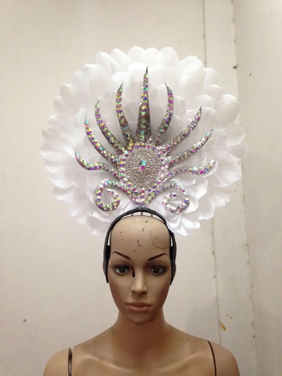 Lo speedtacolo di danza copricamo di piume di accessori di abbigliamento La FESTA La Maschera IL Festival