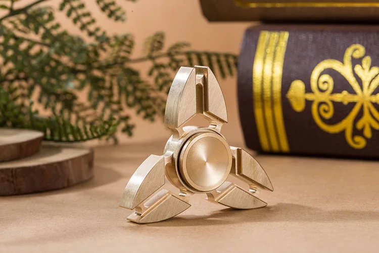 Латунь Непоседа ручной Tri Spinner Игрушки из металла для взрослых Новинка 2017 года блесны ручной Непоседа игрушки палец Spinner снять стресс