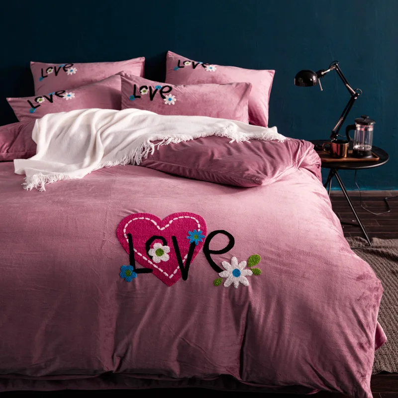 

4pcs Crystal velvet Fleece Fresh fashion Bedding set Winter Warm Flannel Towel embroidery Duvet cover set Bed Sheet Queen size