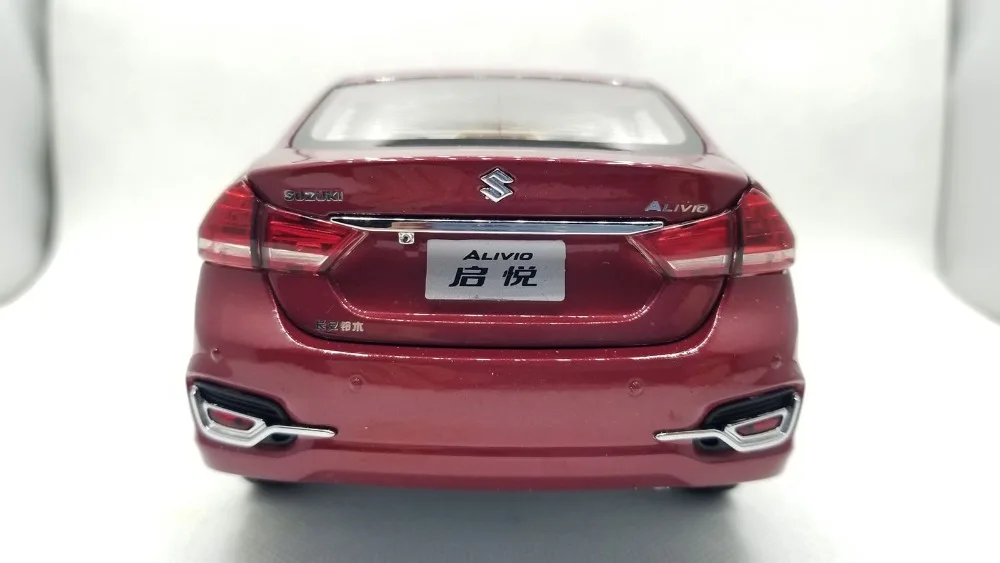 1:18 Модель литья под давлением для Suzuki Alivio Ciaz красный седан игрушечный автомобиль