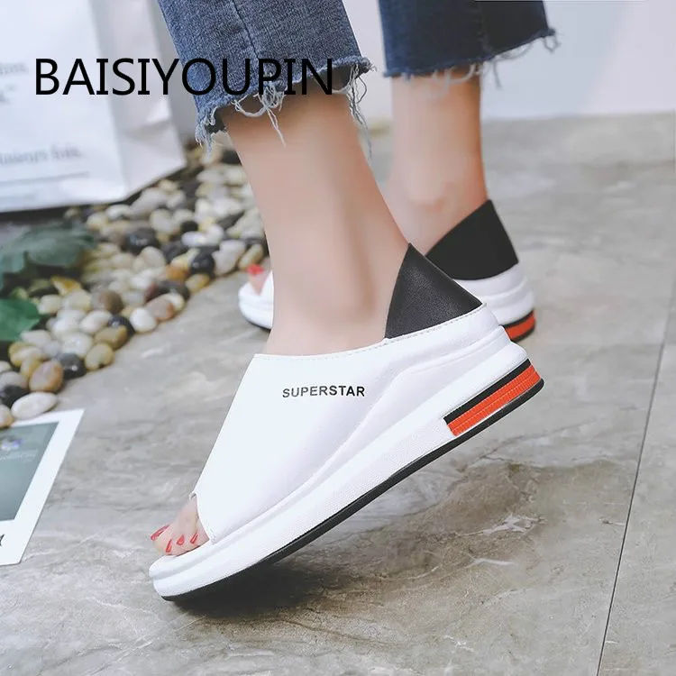 زائد حجم الصيف عارضة شقة المرأة الصنادل الرياضة أزياء مختلط الألوان الانزلاق على بو الجلود عدم الانزلاق منصة الشاطئ النساء الأحذية