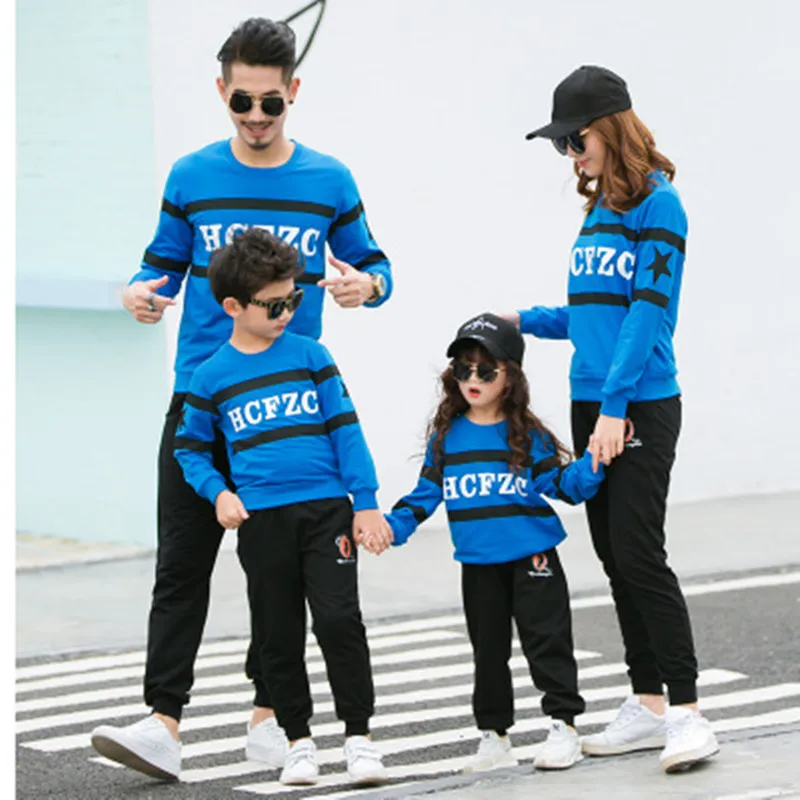 

Family Look 2019 Mommy and Me Clothes Fashion Mother Father Baby Cotton Family Clothing Embroidery Star Family Matching Outfits