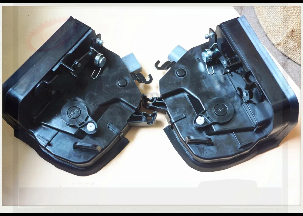 power Door Lock Actuator 51228402602 51228402601 for BMW E53 X5 2000 2006 Pair of 2pc rear left