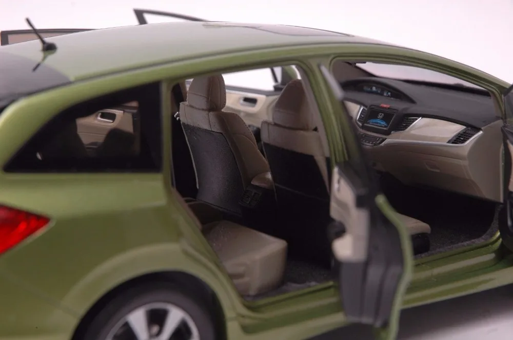 Honda Jade model in scale 118 (7)