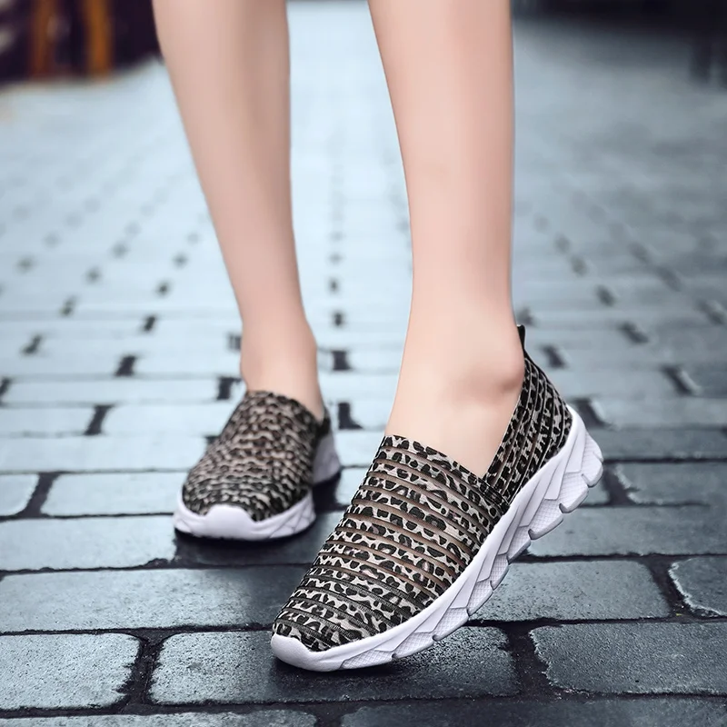 

New 2019 Fashion Women Flat Shoes Slip on Lightweight Breathable Ladies Casual Flats Walking Sneakers Green Red Women Trainer