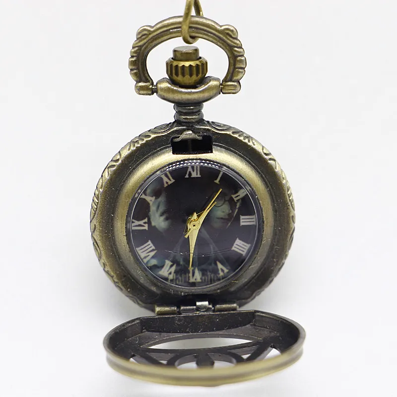 Lovely-Small-Size-Triangle-Hollow-Quartz-Pocket-Watch-Necklace-Pendant-For-Xmas-Gift-Steampunk-Fob-Watch
