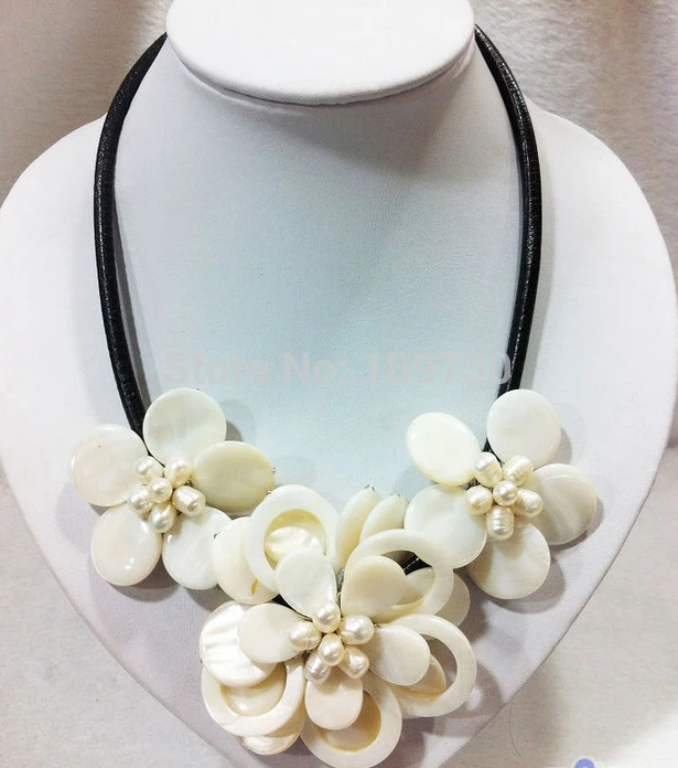 

Jewelr 003864 17" Hand knit white shell flower leather necklace