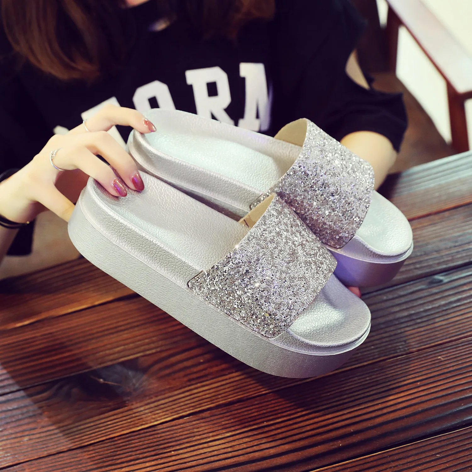 

Women Summer Home Slippers Flip Flops Peep Toe Sandals Bling Glitter Platform Thick Bottom Sandals Ladies Shoes Zapatos Mujer