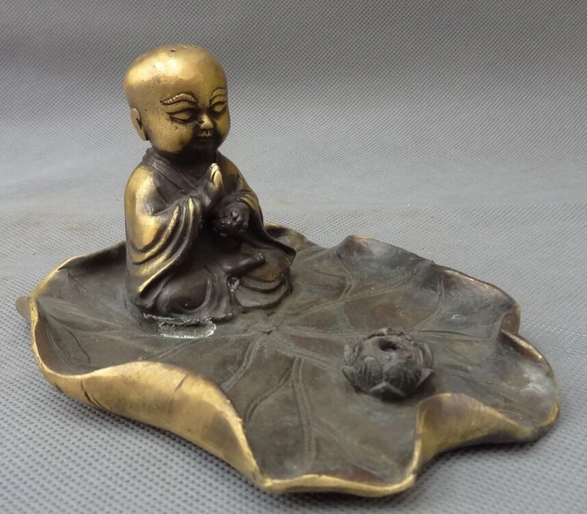 

S4983 Chinese Bronze Collect Dynasty Pray Bless Young Monk Statue On Lotus Leaf Plate D0317