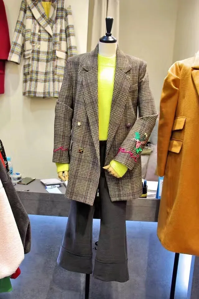 Vintage Suit Coat Women 2019 Spring New Slimming Style Lattice Small Suit Notched Double Breasted Plaid Women Jackets and Coats Vintage Suit Coat Women 2019 Spring New Slimming Style Lattice Small Suit Notched Double Breasted Plaid Women Jackets and Coats