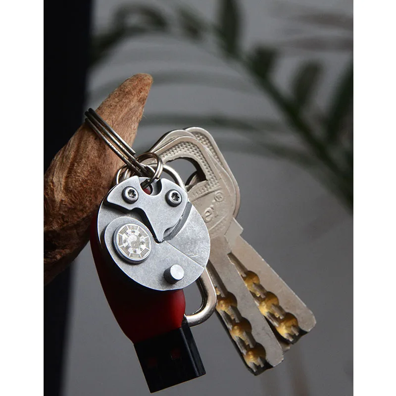 Mini Pocket Knives Outdoor Self-defense EDC Tools Coin Round Steel Folding Blade Knife Portable Gadget KeyRing Pendant Hand Tool