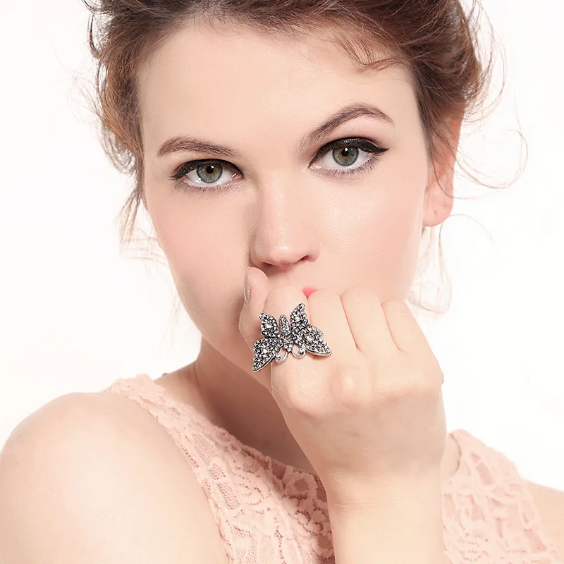 

wing yuk tak Bohemian Butterfly Rings For Women for women Top Quality Vintage Crystal Green Gem Rings Female Party Jewelry