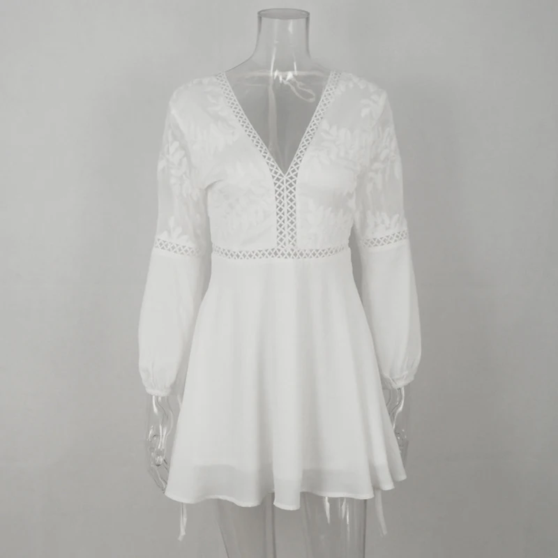 Женское пляжное платье Boho белое кружевное мини с глубоким вырезом длинным