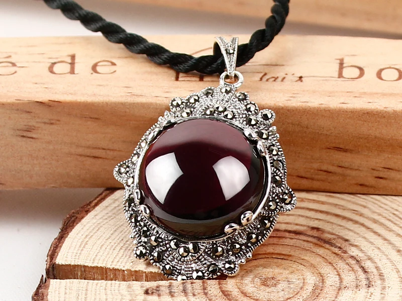 

Thai Silver Garnet Ruby Vintage folk style sweater Chain Necklace Pendant 925 Silver Pendant female models