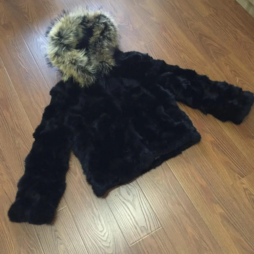 Новые женские зимние пальто с натуральным кроличьим мехом с енотом мех меховой воротник Верхняя одежда куртка с кроличьим мехом TPTF0269
