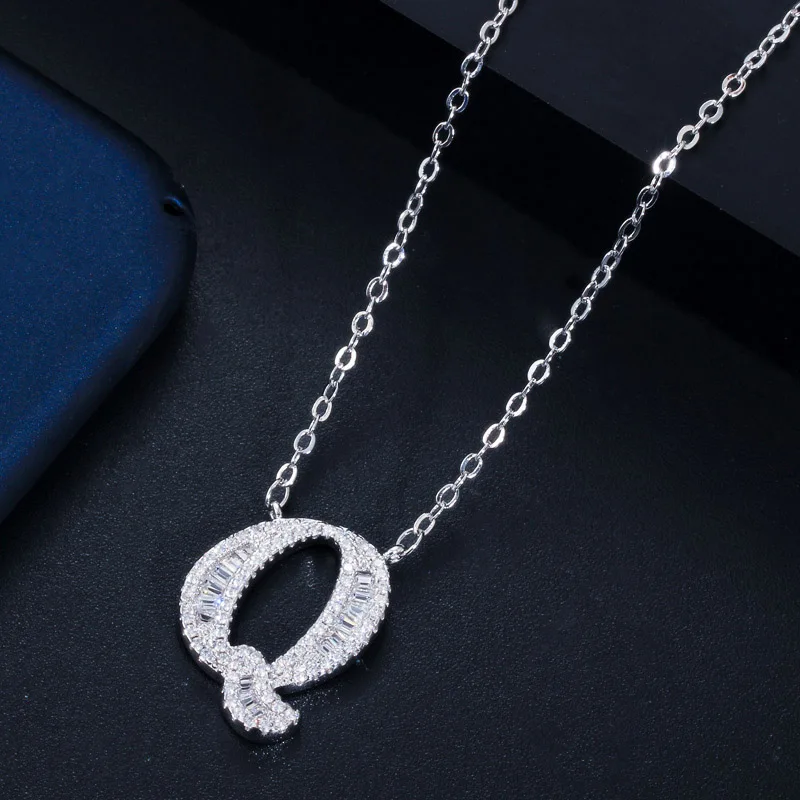 CWWZircons Personalized Cubic Zirconia Crystal 26 Initial Name Letter Pendant Necklace for Women DIY Custom Jewelry Gift CP046 - Окраска металла: Q