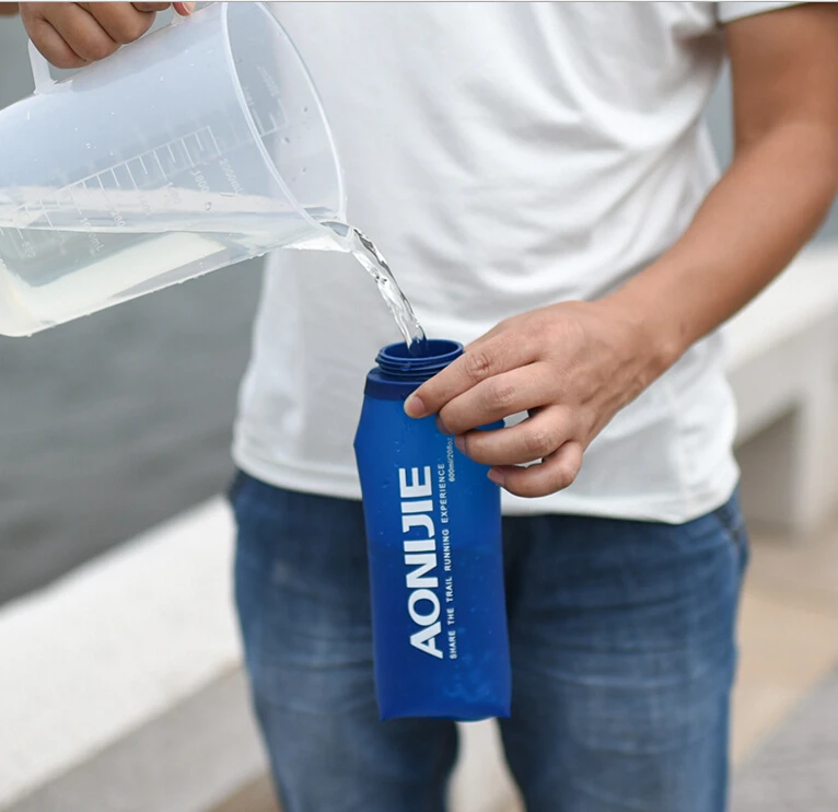 AONIJIE бегущий спортивный велосипед мягкая вода для бутылки Складная термополиуретановая мягкая фляжка для воды с длинной соломенной сумкой