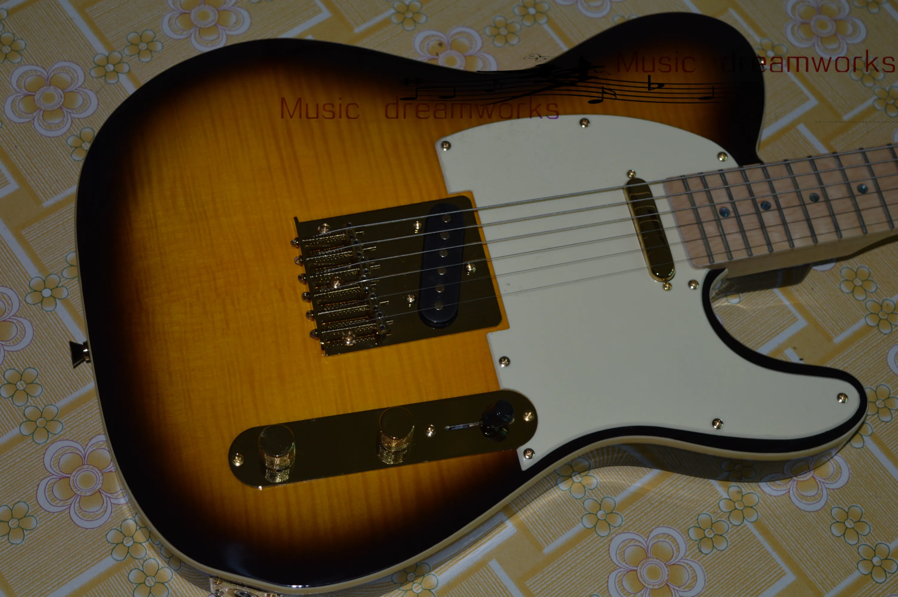 

China firehawk electric guitar, T1L2 alder wood Body flamed maple neck Gold hardware Free shipping