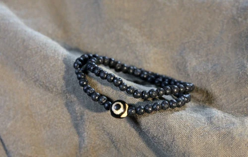 2019-New-Design-Natural-Lava-Stone-Two-Row-Tibetan-Buddhism-Bracelet-With-The-Third-Eye-Of-Budda-Charm-Thin-Jewelry (7)