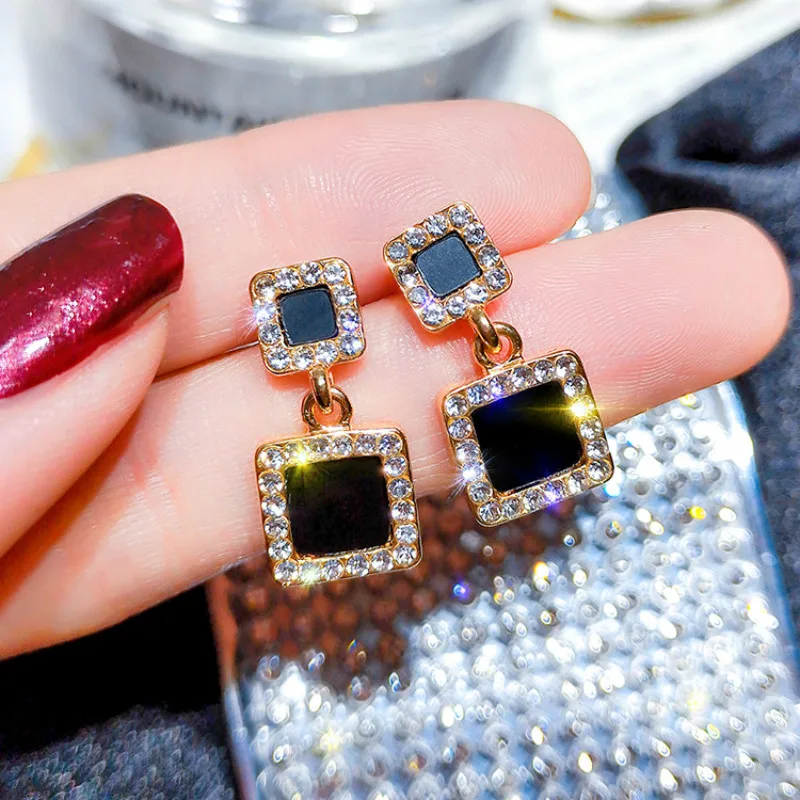 

2019 New Arrival Metal Classic Geometric Women Dangle EarringsAlloy Geometry Earrings Square Creative New Simple Korean Earrings