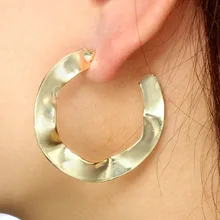 Pendientes grandes de aleación de oro en espiral con personalidad para mujer, pendientes de bucle con forma de semicírculo geométricos Vintage para mujer, joyería al por mayor