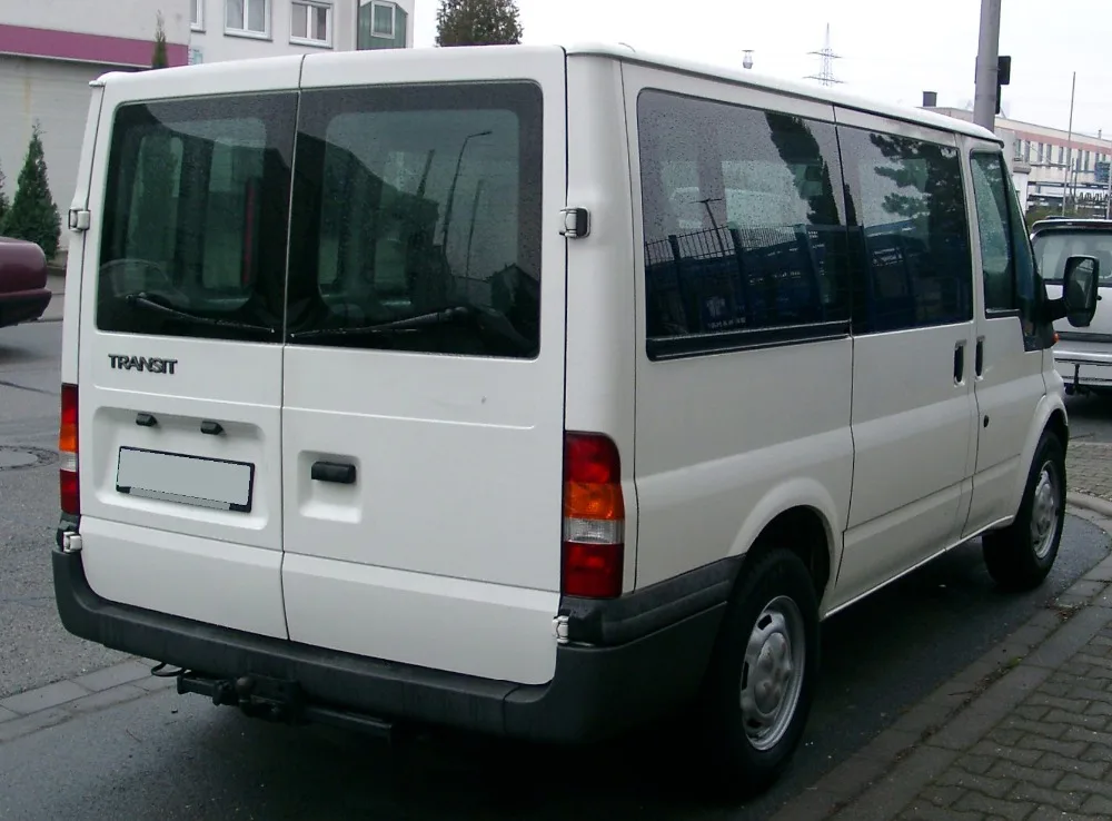 Ford_Transit_rear_20071231 