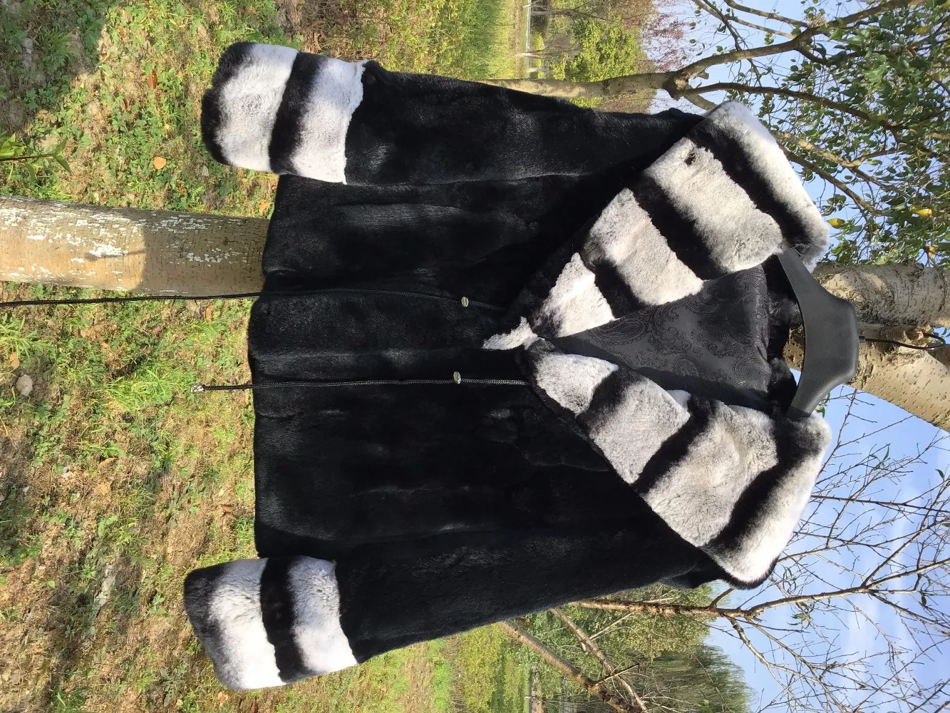 Мех шиншиллы для мальчиков и девочек, пальто для детей, Меховая куртка с мехом кролика рекс верхняя одежда, черное меховое пальто с капюшоном, зимняя серая полоска