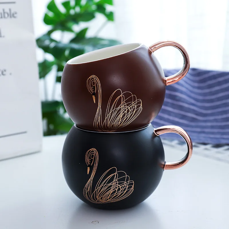 Креативная керамическая кофейная кружка с рисунком лебедя, жир тела, золотая ручка, чашка для чая, напитков, сока, подарок на день рождения, керамические кружки