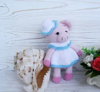 

crochet armigurumi rattle toy pig Miss model number 8135